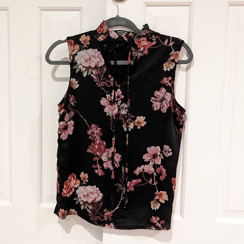Vince Camuto Garden Fleur Ruffle Neck Blouse, Size Petite XS- Black/ Pink - Picture 4 of 9